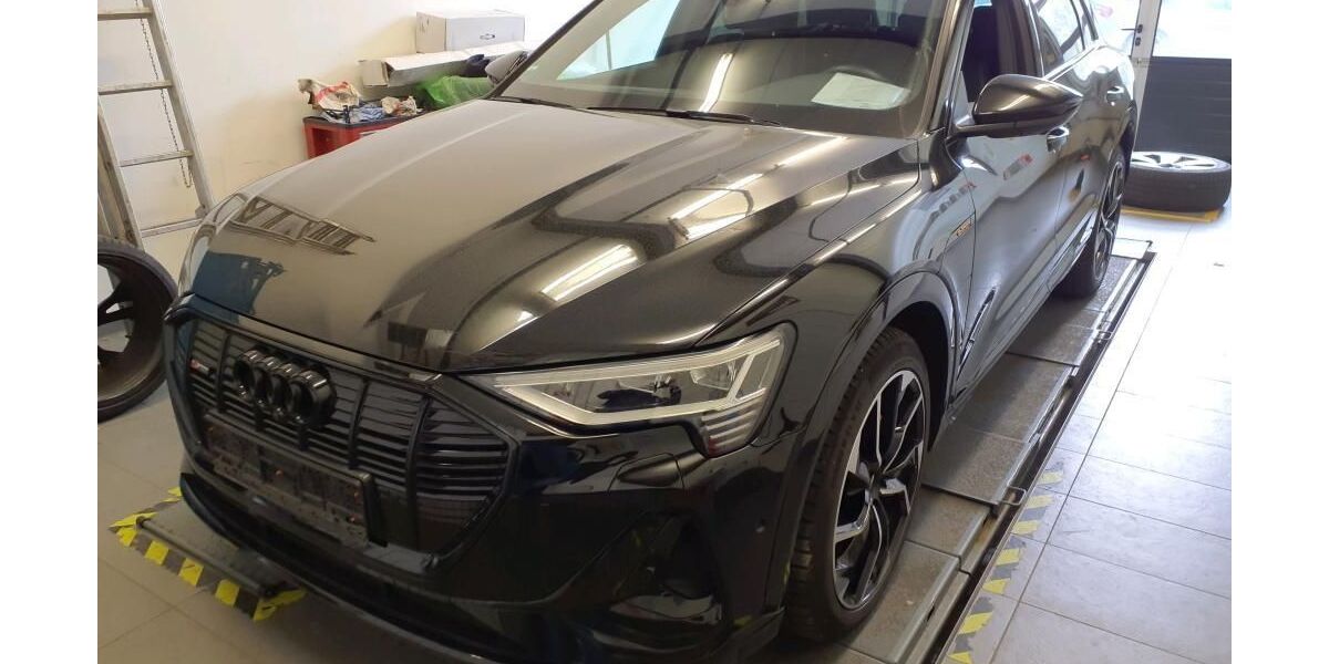 Audi e-tron 93.491 km 35.681 &euro; Hagen 58091